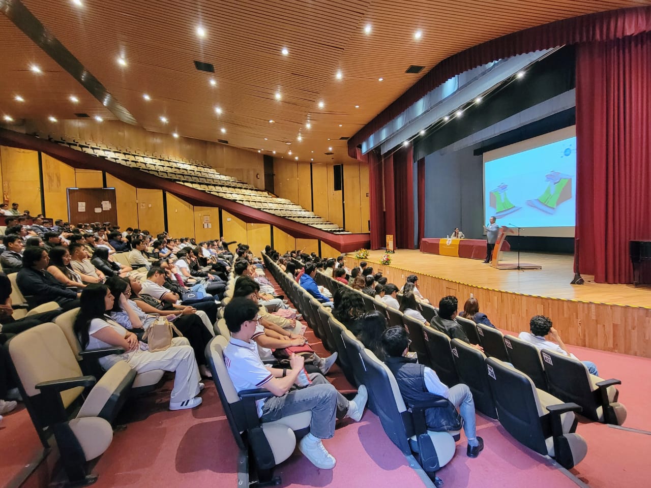 Comunidad académica durante la conferencia BIM en la Universidad Autónoma de Tlaxcala